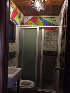 Vonios kambarys apgyvendinimo įstaigoje Roça Saudade Guest House