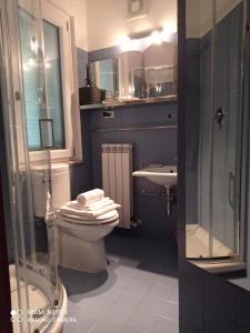a bathroom with a toilet and a sink at B&B I Sassetti in Foligno