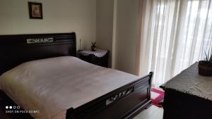 Postel nebo postele na pokoji v ubytování Saint Nektarios House
