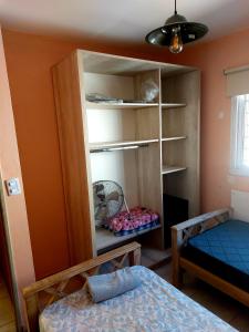 a room with a bedroom with a bed and shelves at Jazmin del Cielo in Capilla del Monte