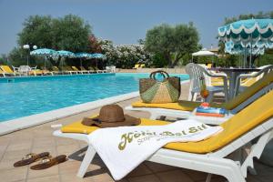 Bazén v ubytování Hotel Bel Sit nebo v jeho okolí