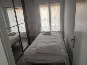 A bed or beds in a room at Piso céntrico ideal