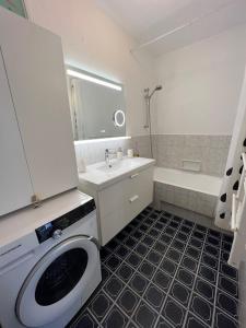 Kúpeľňa v ubytovaní Seafront - beautiful flat with aircon and comfortable loggia