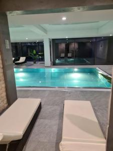 Apartement Nathalie - Wellness mit Pool und Sauna 내부 또는 인근 수영장