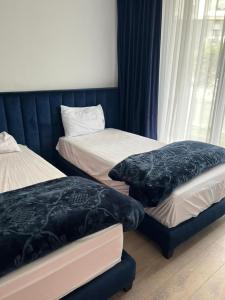 Luxury spacious 3 Bed apt with pool 객실 침대