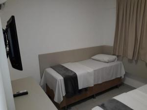 Łóżko lub łóżka w pokoju w obiekcie Flat em Resort Completo - Evian