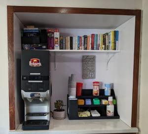 a book shelf with a coffee machine in a room at Sailor Jack Oceanfront Motel in Lincoln City