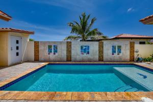 Villa Swiss Paradise with private pool内部或周边的泳池