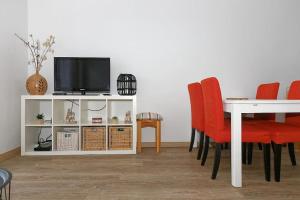 TV a/nebo společenská místnost v ubytování Le balcon cerdan