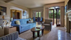 a living room with a blue couch and chairs at Vintners Resort in Santa Rosa