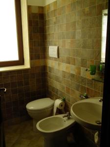 a bathroom with a toilet and a sink at B&B Ciritorno in Vittoria