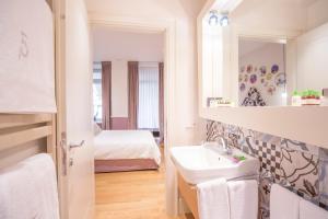 Postel nebo postele na pokoji v ubytování Cinque Rooms