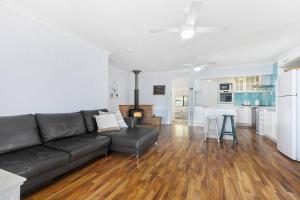 O bucătărie sau chicinetă la Pebble Cottage