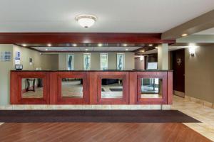 The lobby or reception area at Best Western Plus Orillia Hotel
