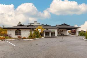 a building with a parking lot in front of it at Best Western Plus Orillia Hotel in Orillia