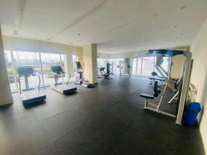 Líkamsræktarstöð og/eða líkamsræktaraðstaða á OCEANVIEW 2Bedroom SMARTHOME WITH POOL