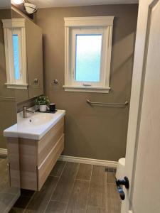 a bathroom with a sink and a window at Cosy 5 Bedrooms House in Hearth of Richmond Hill in Richmond Hill