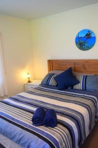 Postel nebo postele na pokoji v ubytování Harbour View Retreat Mangonui