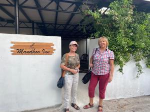 Ospiti di Mandhoo Inn