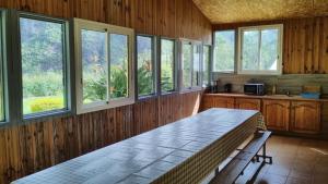 Kuchyň nebo kuchyňský kout v ubytování OLATIKA - gîte des cascades