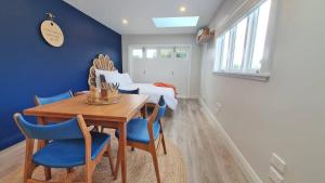 Gallery image of Retro on Queen, Papakura in Papakura