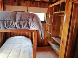 a bedroom with a bunk bed in a cabin at CABAÑAS _EL NATIVO in Choshuenco