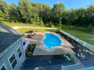 Изглед към басейн в 9 Bedroom Saratoga Home, Heated Pool, HotTub On 10 Acres By Track, Town, SPAC, Ski, Golf, Lake или наблизо