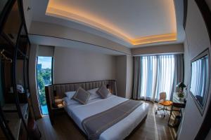 Sayarsan Hotel Yangon客房内的一张或多张床位