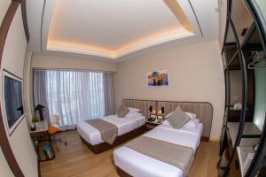 Sayarsan Hotel Yangon客房内的一张或多张床位