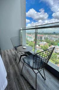 Sayarsan Hotel Yangon的阳台或露台