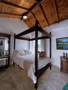 a bedroom with a large wooden bed in a room at Sunset Paradise in San Andrés
