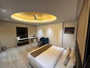 Postel nebo postele na pokoji v ubytování Hotel Hardik Palacio + 29 fotografií