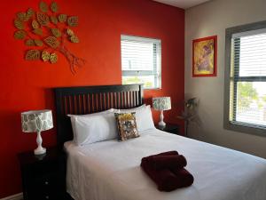 A bed or beds in a room at Clam Lagoon