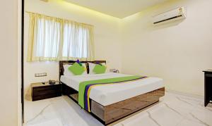 Postel nebo postele na pokoji v ubytování Prime Grand Hotel, Mumbai