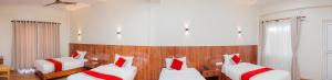 Postel nebo postele na pokoji v ubytování Hotel Sandalwood