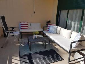 Posedenie v ubytovaní Judith Apartment-Lovely duplex in Benalmadena