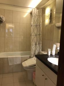 Kamar mandi di AJ Residence 安捷國際公寓酒店