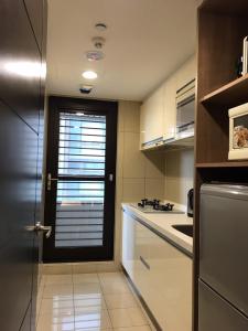 a kitchen with a door with a window in it at AJ Residence 安捷國際公寓酒店 in Taipei