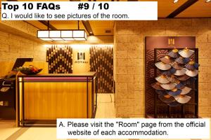 un vestíbulo con una habitación con un podio y una puerta en MONday Apart Hamamatsucho Daimon, en Tokio