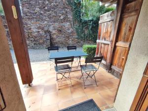 Patio alebo iná vonkajšia časť ubytovania Le reflet des montagnes, studio, centre Luchon, 4 personnes
