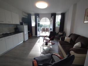 Kuchyňa alebo kuchynka v ubytovaní Apartment in Rovinj with Terrace, Air condition, WIFI, Washing machine (4686-3)