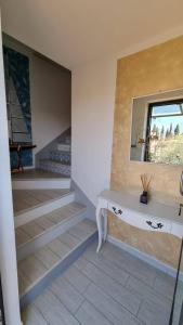 a room with stairs and a mirror on the wall at Casa Elsa in Torri del Benaco