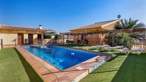 Bazén v ubytování Cortijo Barranco Hondo Íllora by Ruralidays nebo v jeho okolí