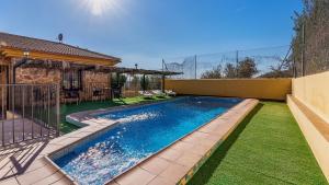 Bazén v ubytování Cortijo Barranco Hondo Íllora by Ruralidays nebo v jeho okolí