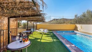 Bazén v ubytování Cortijo Barranco Hondo Íllora by Ruralidays nebo v jeho okolí