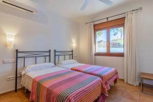 Posteľ alebo postele v izbe v ubytovaní Casa Once Moraira