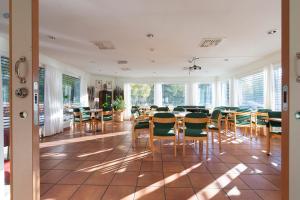 a dining room with tables and chairs and windows at Kongsberg Hostel-Vandrerhjem in Kongsberg