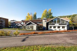 a house on the side of a road at Kongsberg Hostel-Vandrerhjem in Kongsberg