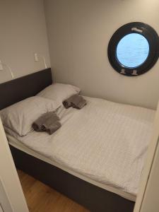 two beds in a small room with a window at Houseboat in Iława