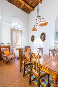 A seating area at Residenza Capano Charming House by Napoliapartments